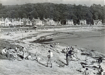 Kames Bay in the 1960s complete with seaweed!